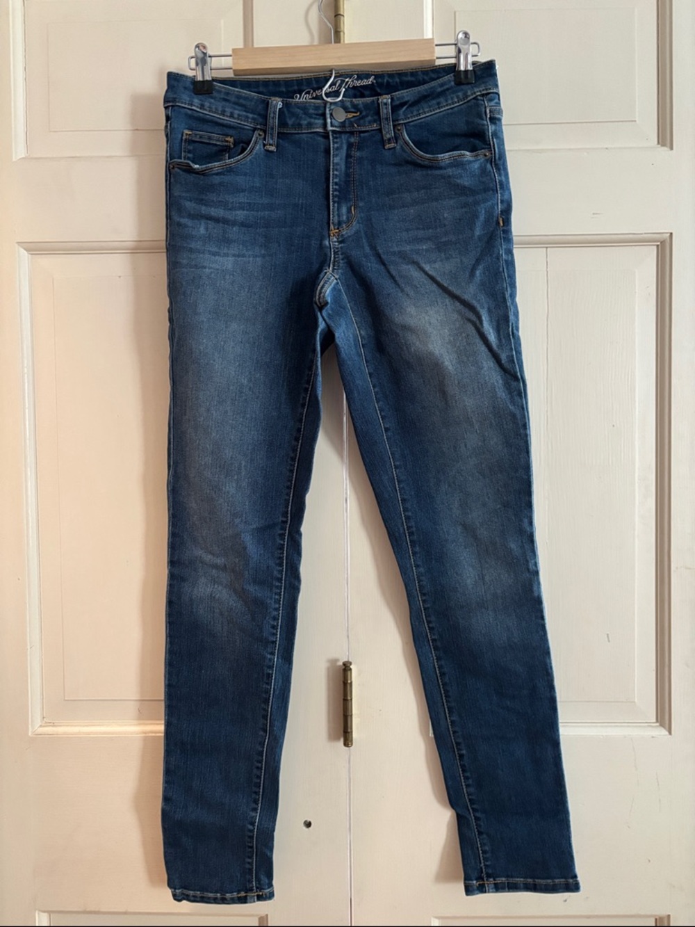 Universal Thread Women's Skinny Jeans in Medium Blue Wash